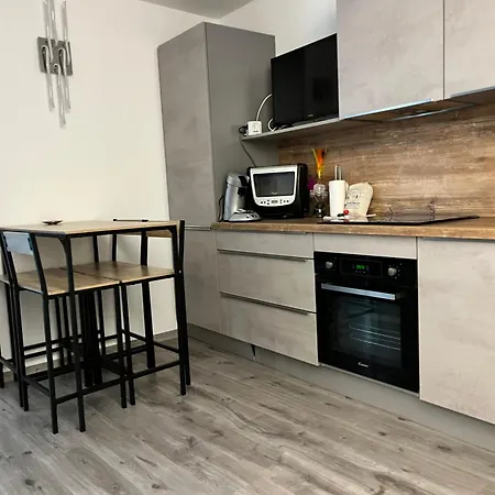 Apartment Ti Tahiti Studio: Beachside Retreat With Cozy Terrace La Grande-Motte