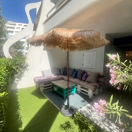 Ti Tahiti Studio: Beachside Retreat With Cozy Terrace Apartment *